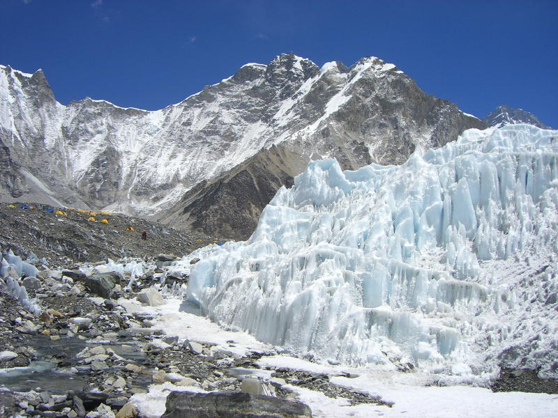Khumbutse, Khumbu Glacier 2012, 4 28 Photo by z.en