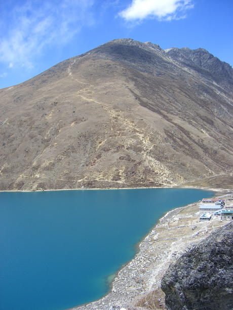 Gokyo Ri and Gokyo third lake(Dudh Pokhari) 2012,5月1日 Photo by z.en