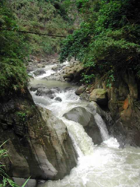 過了「迎賓橋」後的第一瀑。