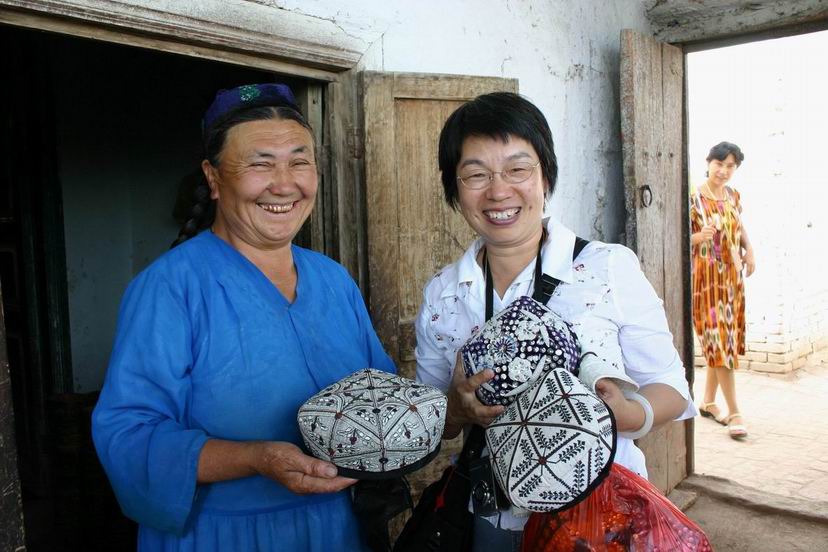 張領隊：「老婆，帽子儘管買沒關係，只是有一種顏色不能買給我喔。」