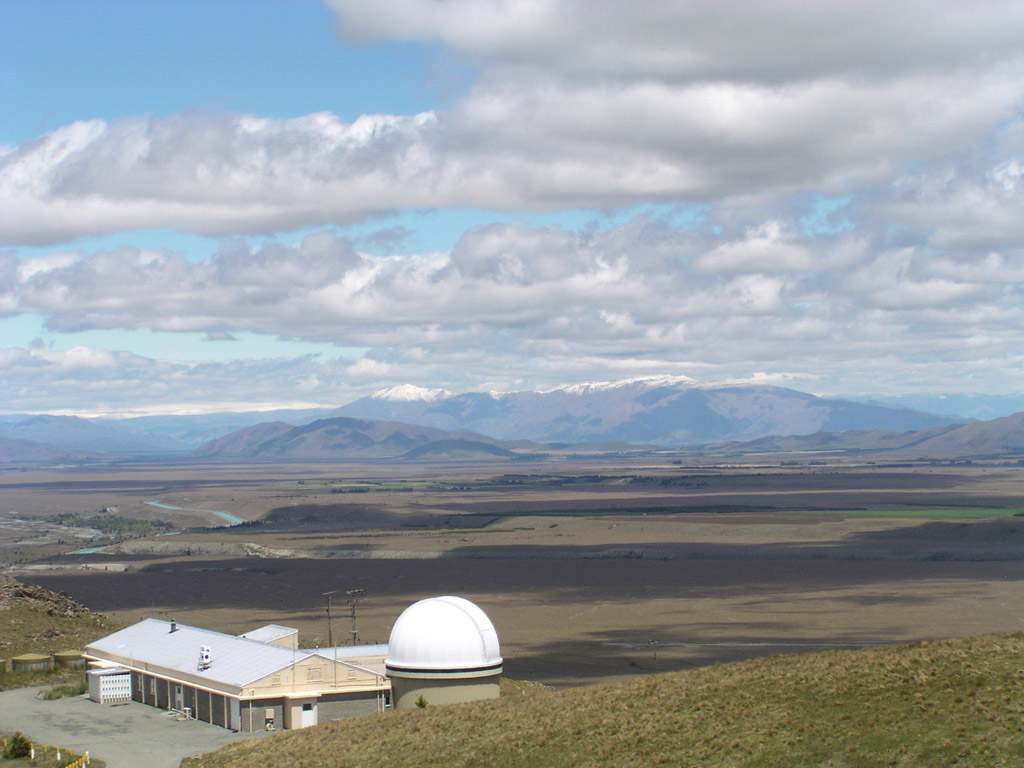 山頂有一個天文台(Mt.John observatory)。