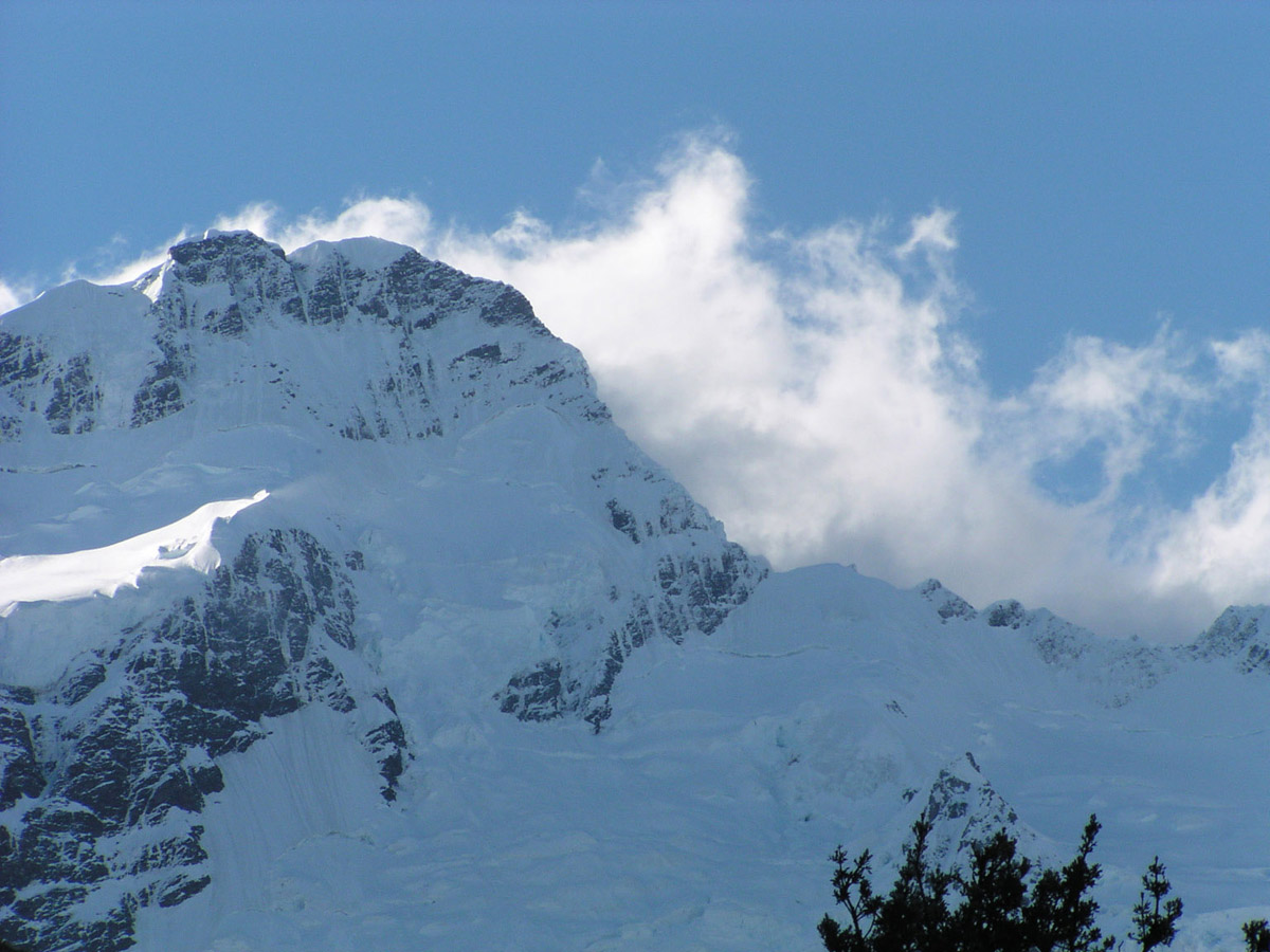 Mt. Sefton，3157m，位於Mt.Cook西南連稜上，有點像玉山和南玉山的關係。