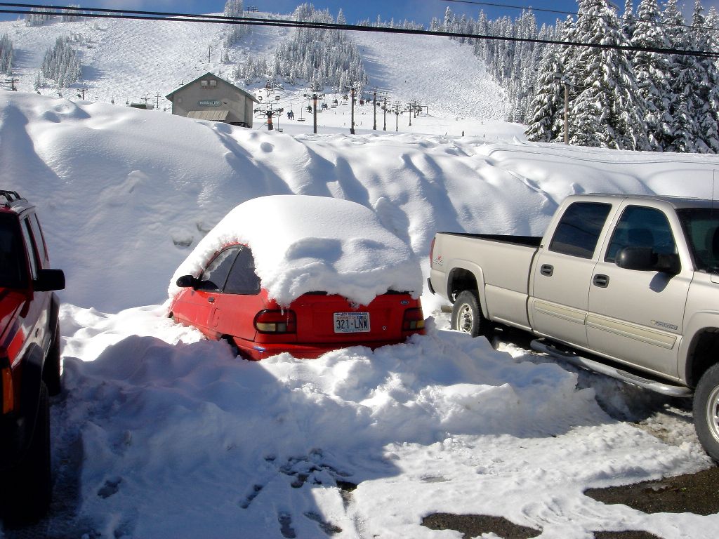 被雪蓋住的車車 @停車場