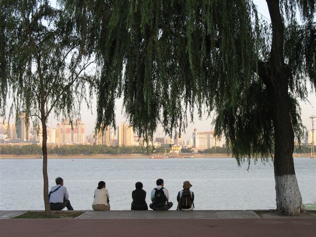 松花江畔留影