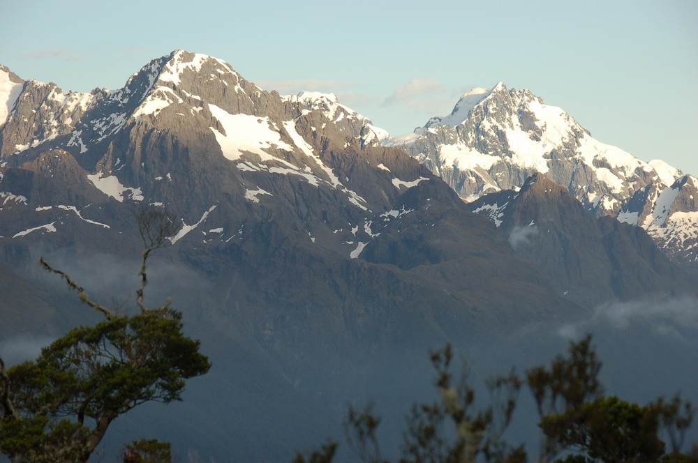 不高的壯闊高山。