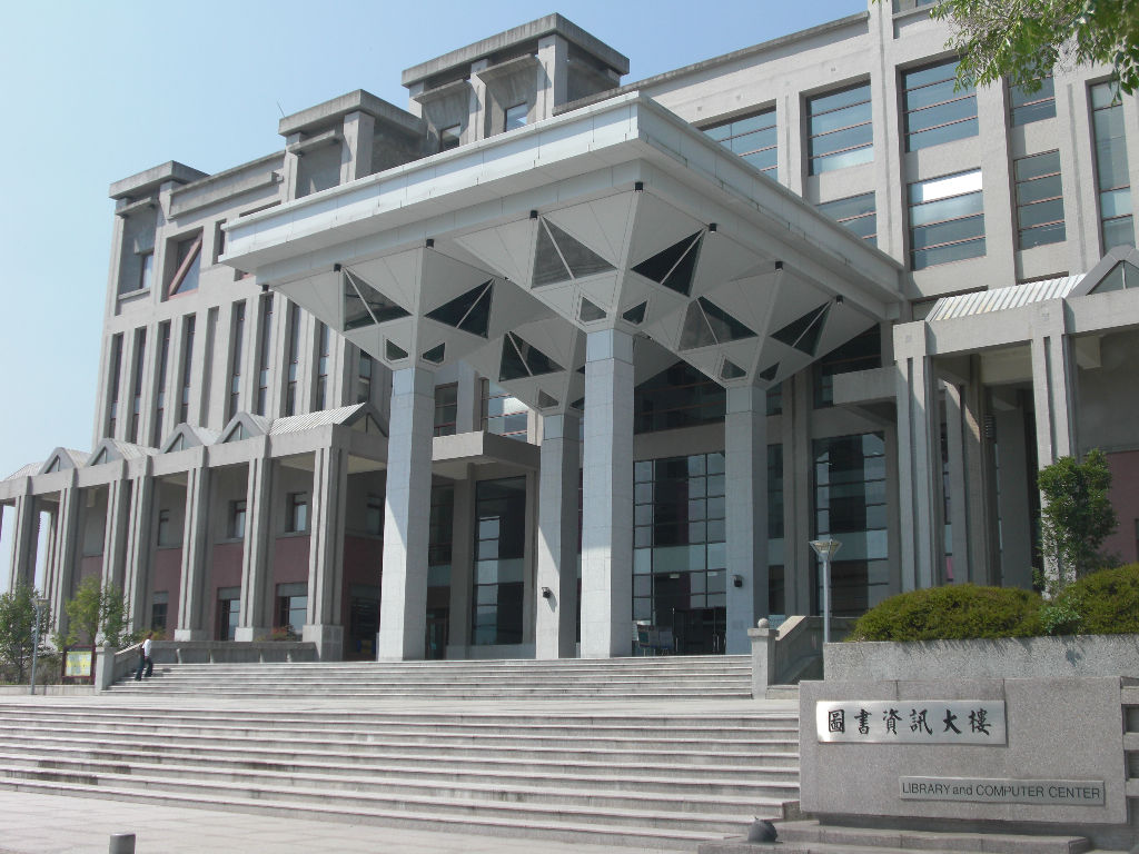 頗具特色的暨大圖書館