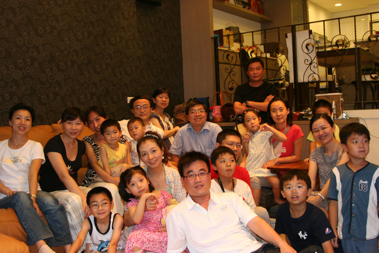 全員合照, 小孩快比大人多了!