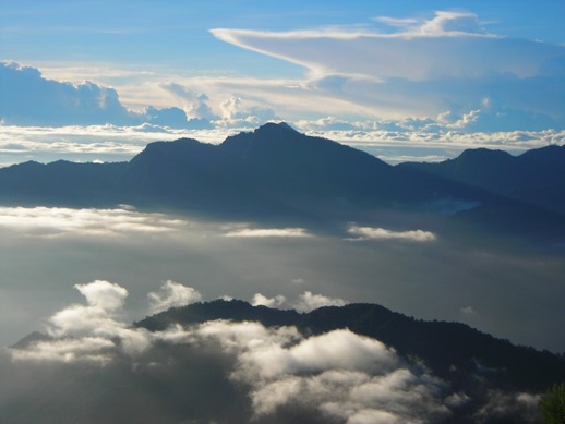 寒雲幾層嘯立霧