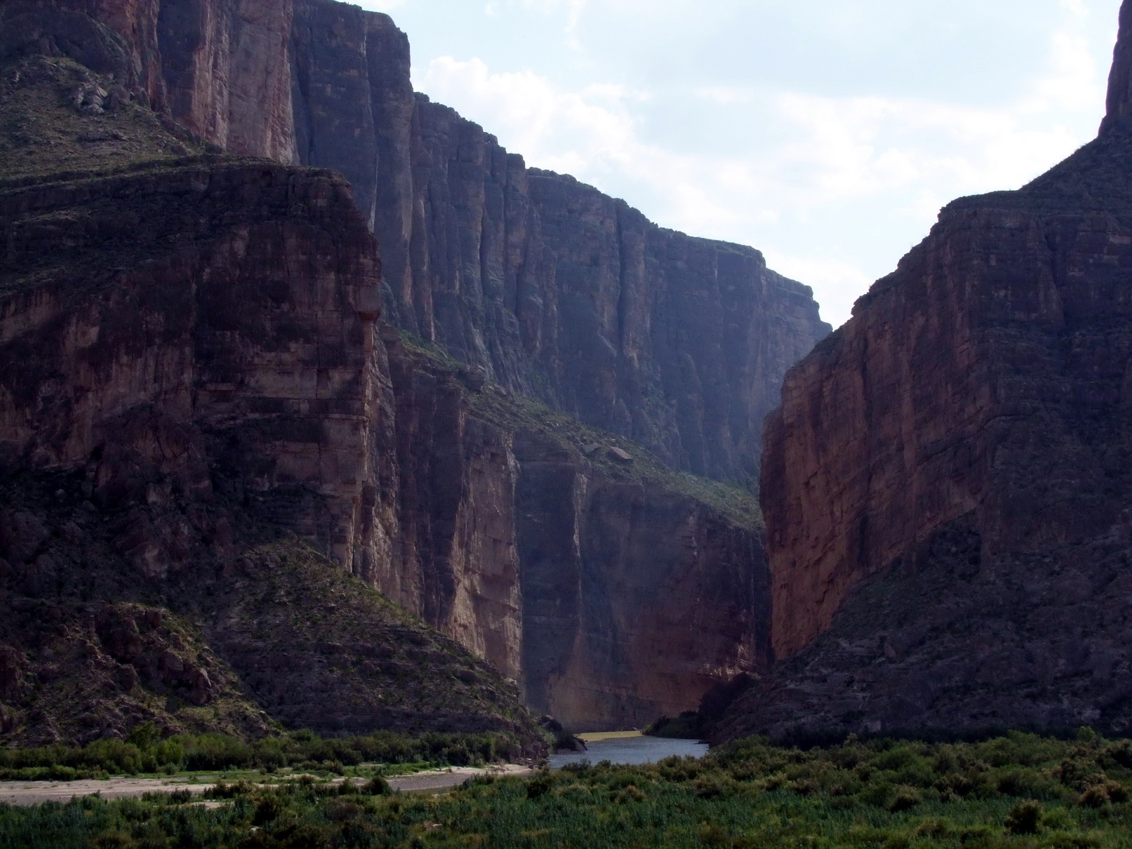 公園最西邊的Santa Elena Canyon，據說可以安排在這峽谷泛舟