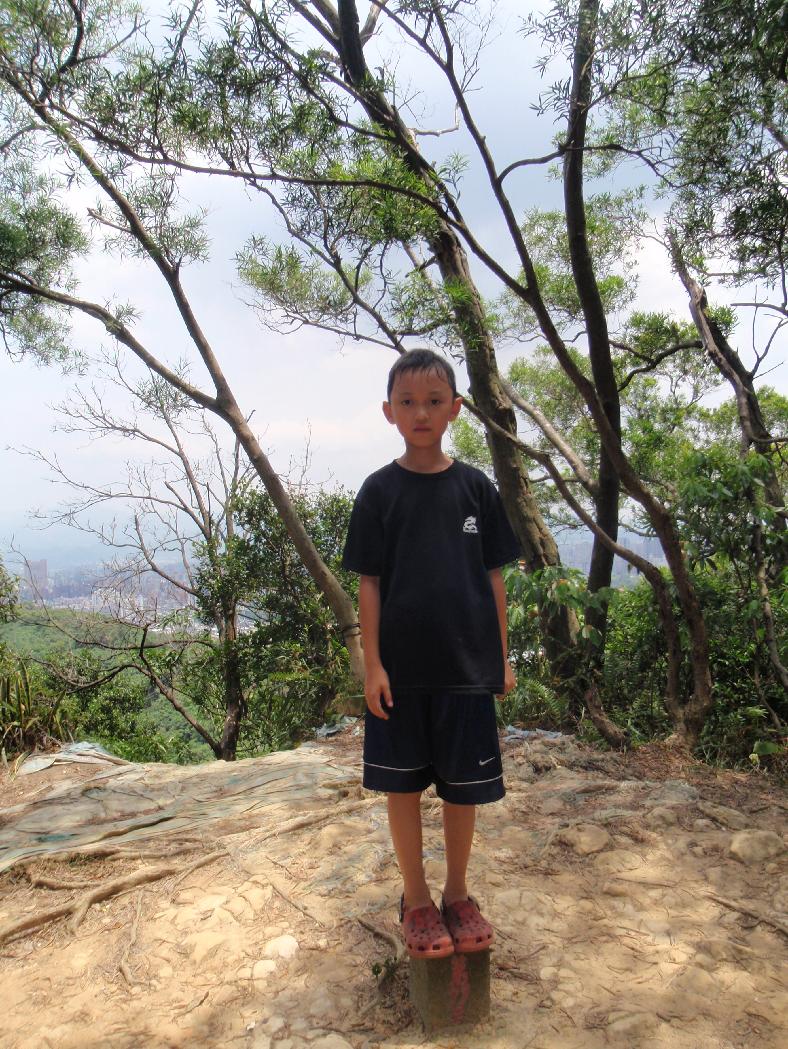 亮光的小朋友登頂中埔山