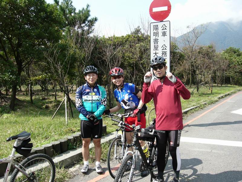 大哥城在此要先下山去接小孩