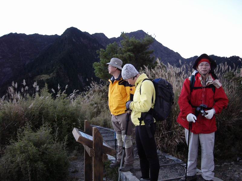 02. 3023高地(背景就是關山).