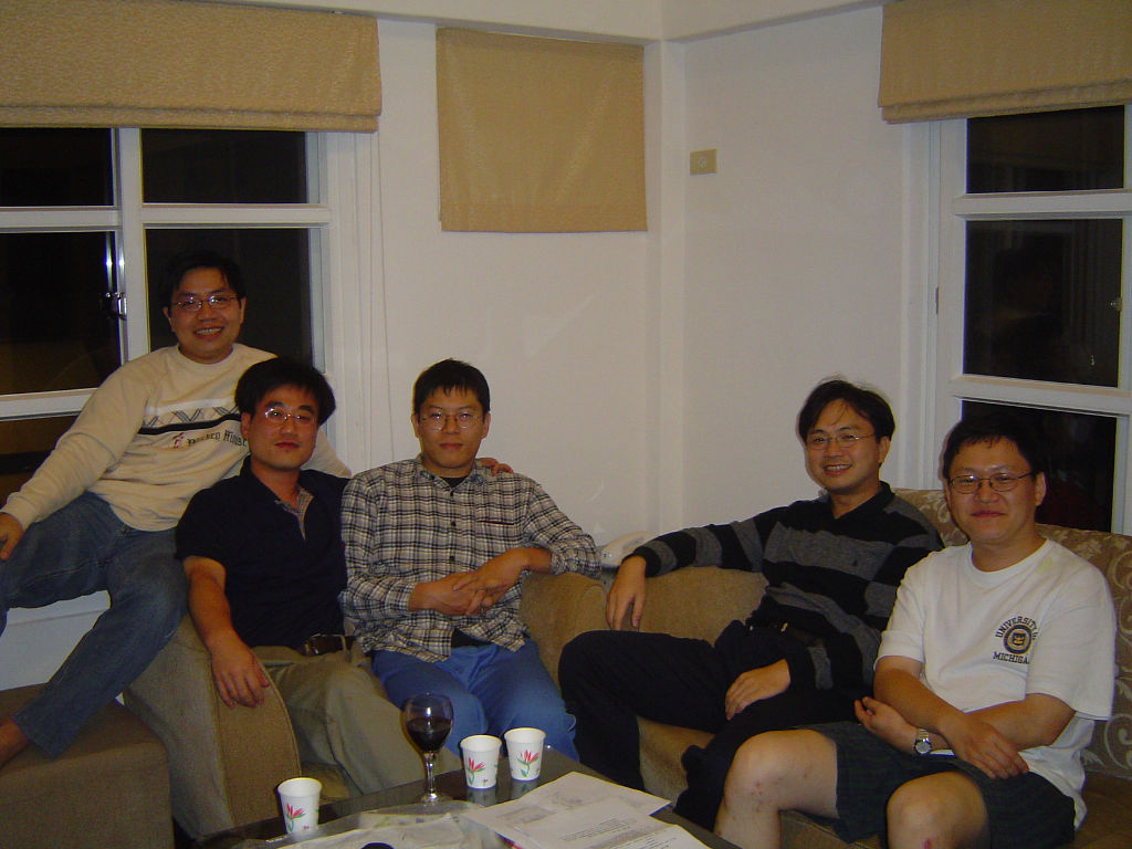 溫泉小木屋與同屆機械四寶合影 (左起,小賊,Strong,小丰子,肥仔,兩光)