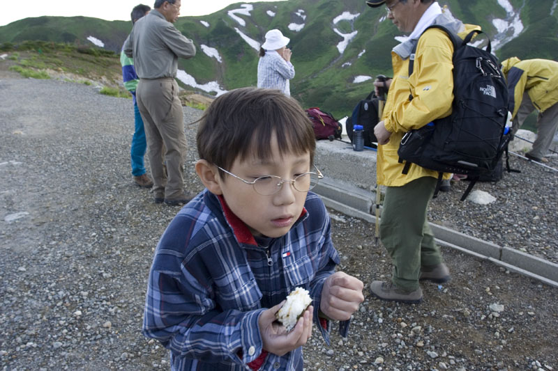 立山出發一大早，冷的發抖的寬寬