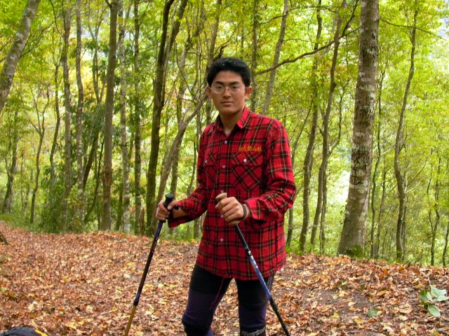 Syakaro 霞喀羅 遇見山社最年輕領隊 94年次大氯科学系
他当天溯溪時脚被石頭砸到