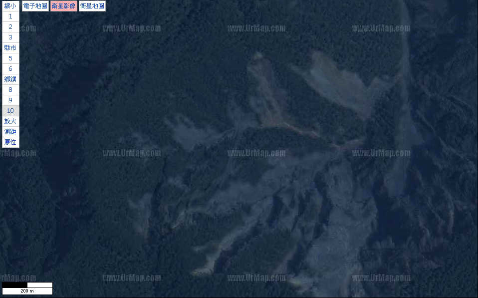南湖山區東穗山東北邊的崩谷. 這個網站要是早個半年出來, 暑假中嚮隊伍 東穗山－南湖 出發前就可以省不少查資料的時間.