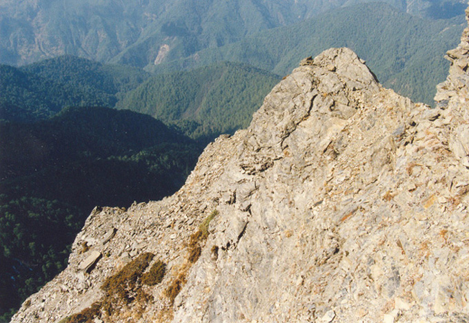 北壁頂岩質破碎