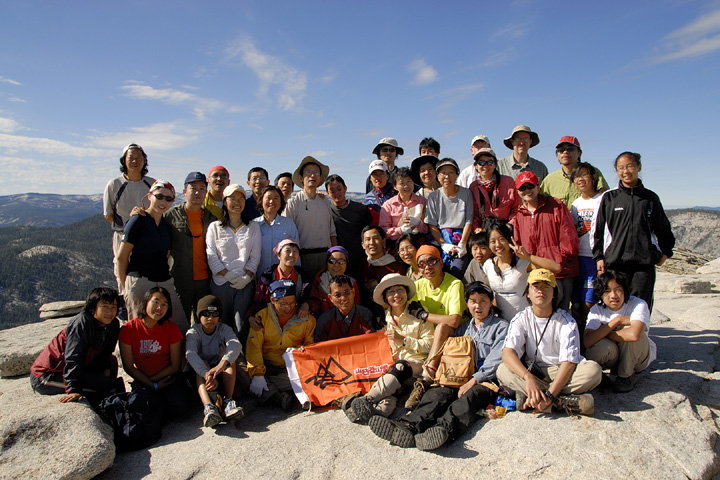 路線說明 ─ Team A: Vogelsang -> Merced Lake -> Half Dome / Team B: Cathedral Lakes ->   Sunrise Camp -> Half Dome / Team C: Cathedral Lakes -> Sunrise Lakes -> Clouds Rest -> Half Dome  (此外老嚮學長另帶一隊 Team D 走 "North Rim"，ABCD四隊重裝健行人數逾半百 ^_^ )