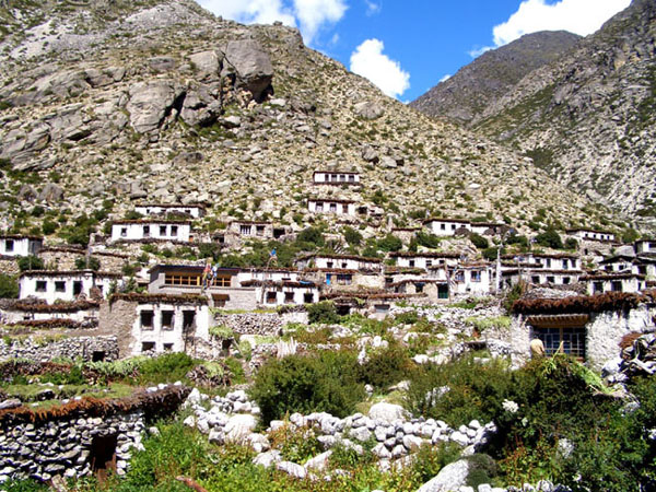 山村, 靠近尼泊爾.