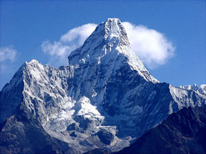 Ama Dablam. 原始圖片在網頁http://www.gentedemontanha.com/english/amadablam.htm