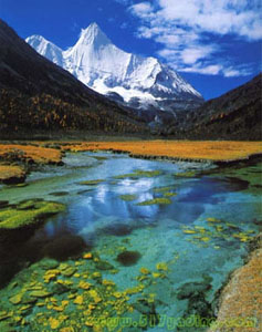 央邁勇峰. 原始圖片在網頁http://www.517yading.com/daocheng/ydjpg/ya.htm