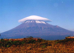 富士山. 原始圖片在網頁 http://niimi-1.hp.infoseek.co.jp/hujino1nenn.htm