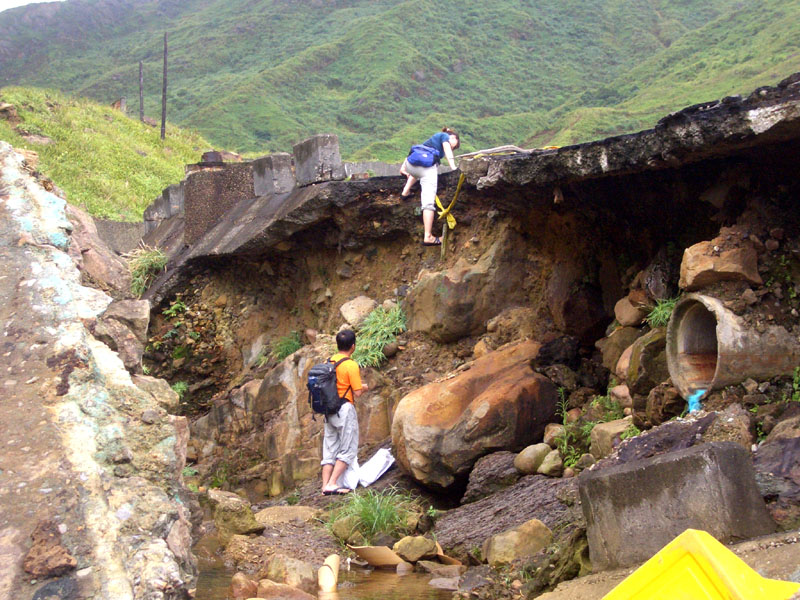 爬回地面(小O)