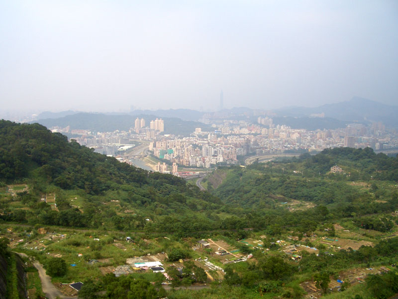 在山上向下望, 景色不錯