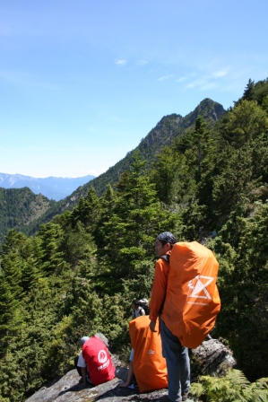 新康南稜望天宮堡壘與新康山