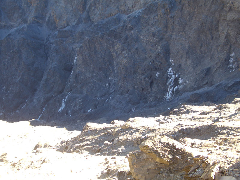 荒涼乾旱的大濁水北溪源頭崩谷(南湖北峰的東北側), 也有不少冰瀑.