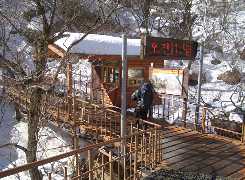 飛仙台旁的入山檢查哨