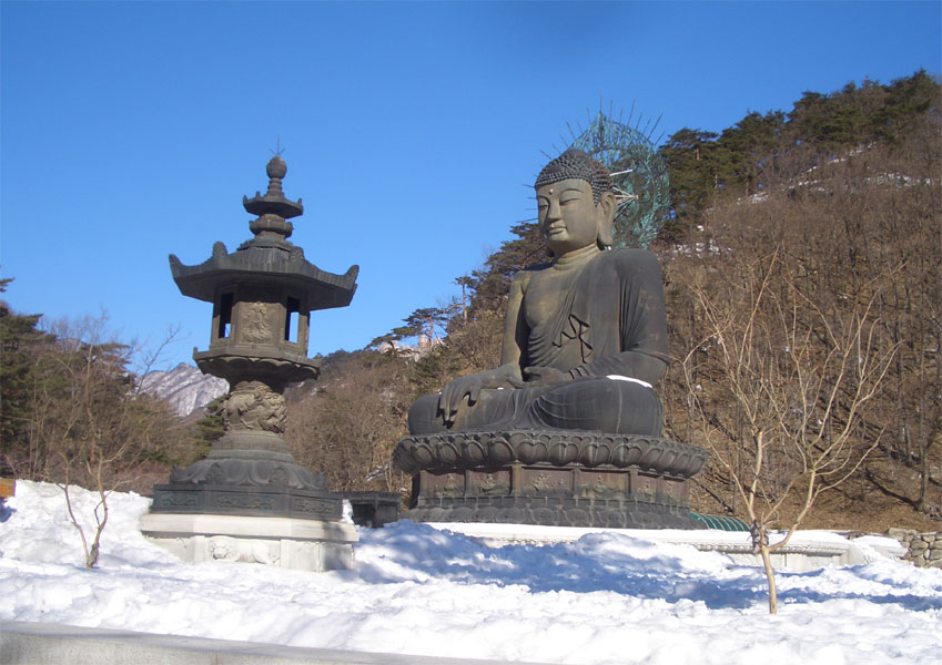 雪地上的大佛