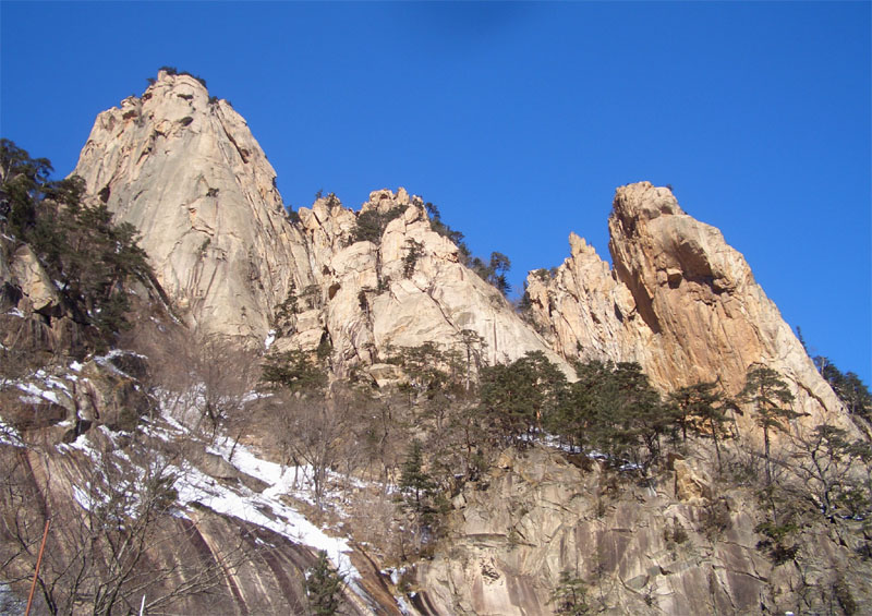 像金剛般的岩峰