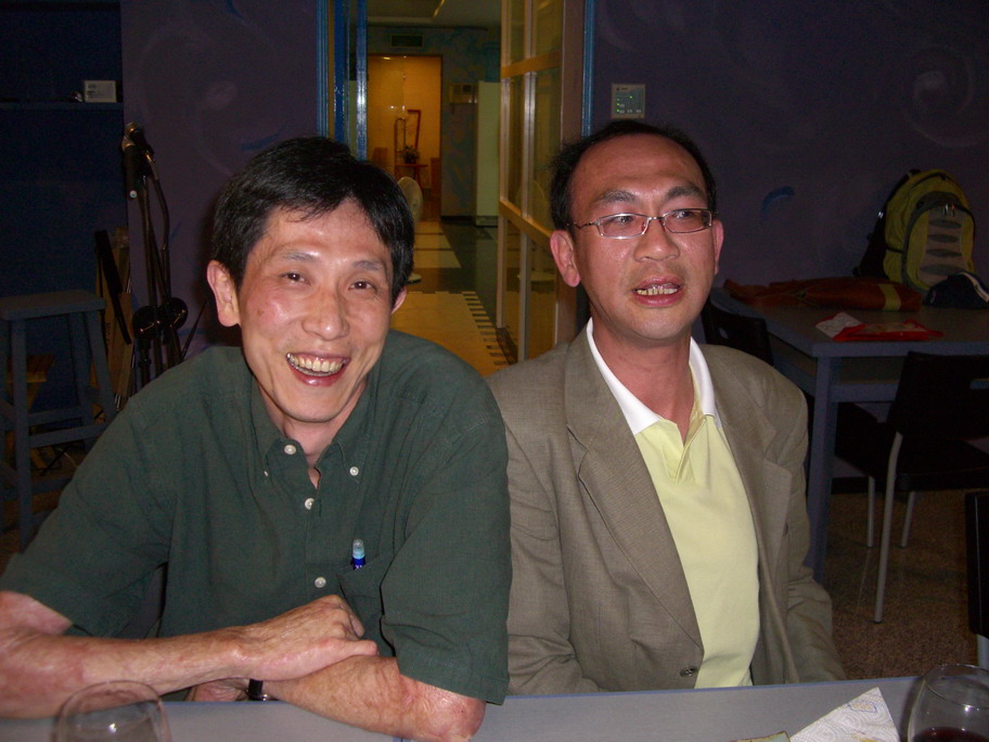 林昇佃(聯絡人)、林修正(召集人)，酒酣耳熱中。