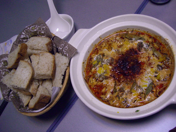 野菌鮮美海鮮湯+德式鄉村麵包，真是絶配！