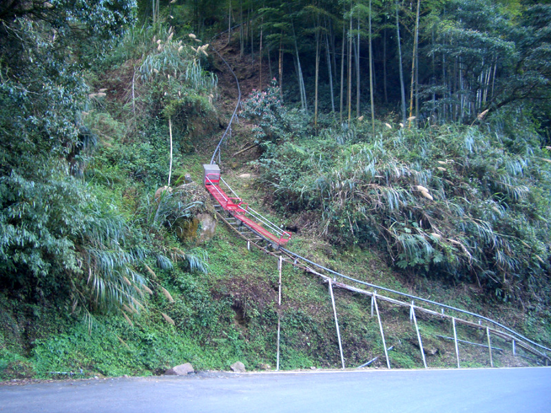 單軌的台車, 可爬陡坡.