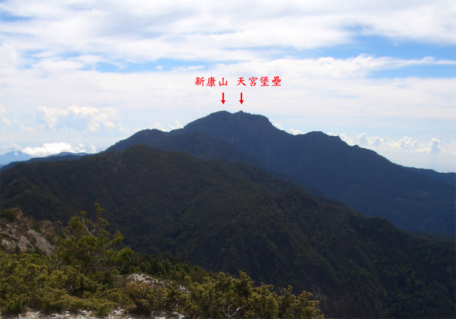 新康山(由西往東望)