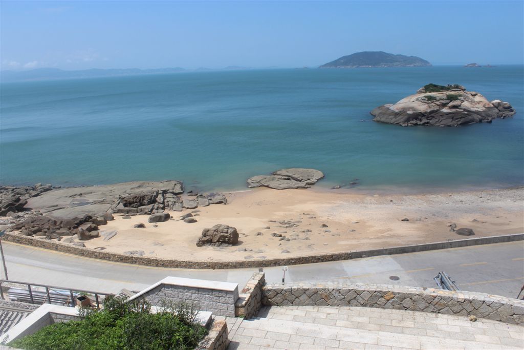 芹壁沙灘有海蟲，人踩會發螢光