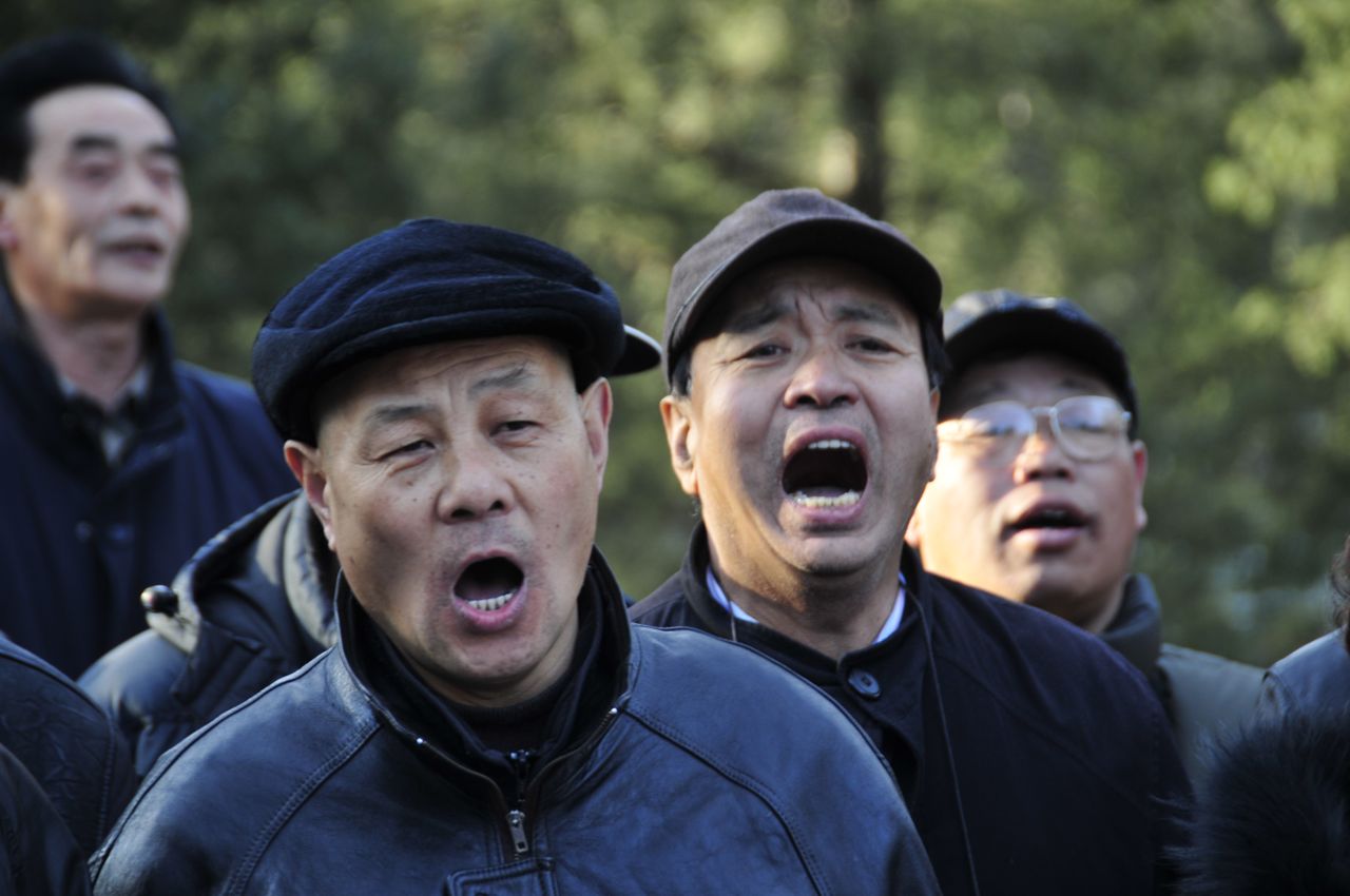 您們低聲和