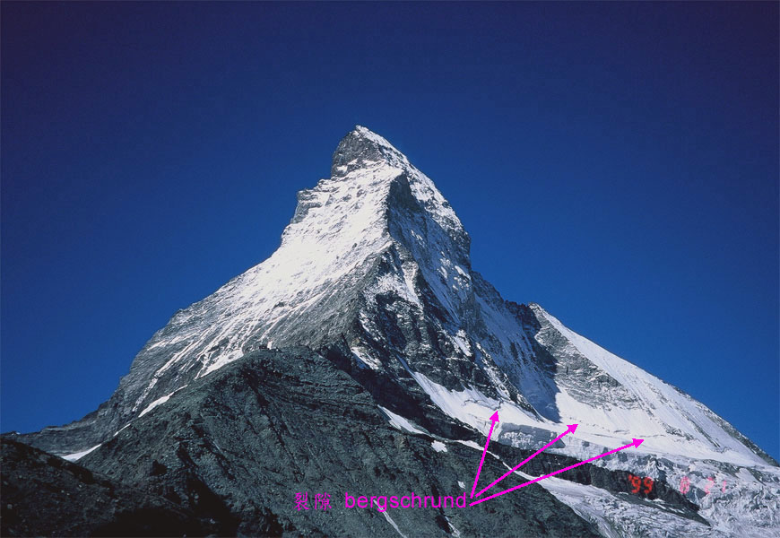 馬特洪峰的冰壁與冰河交界處, 有bergschrund 裂隙.