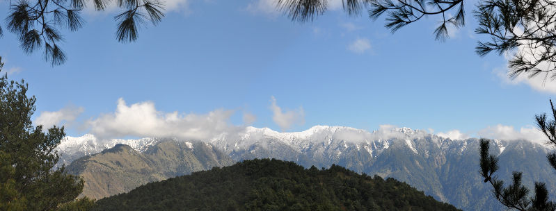 難寫鹿林對岸山
