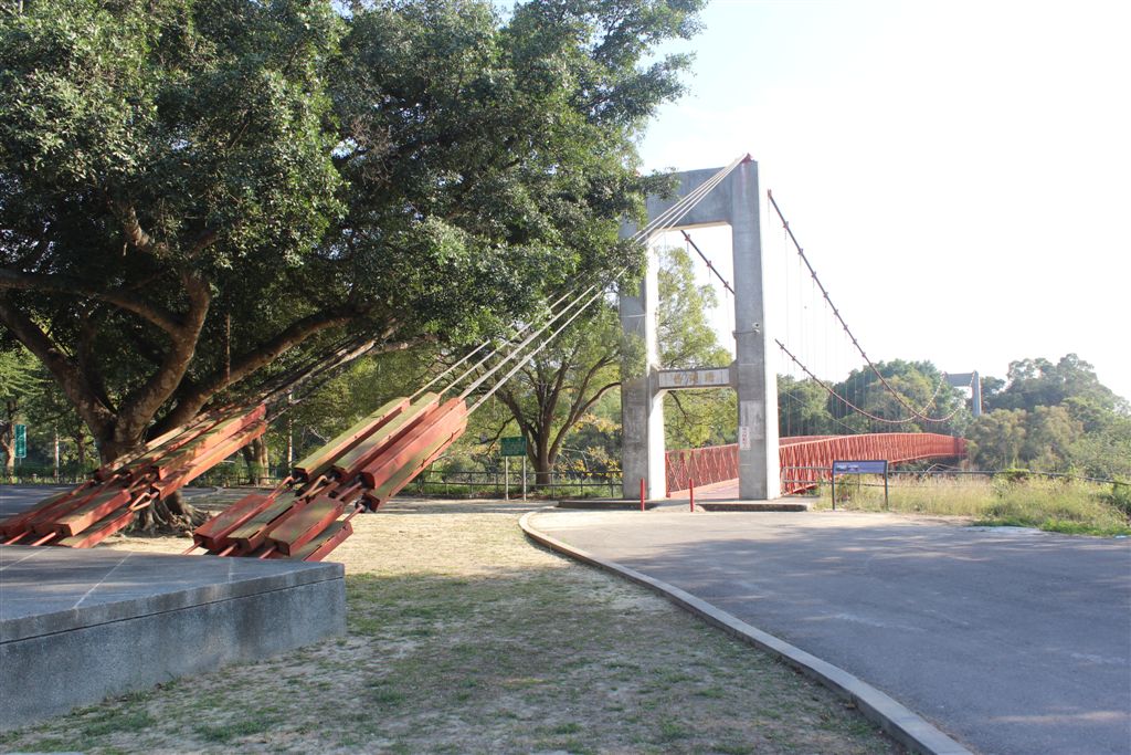 溢洪道上的吊橋