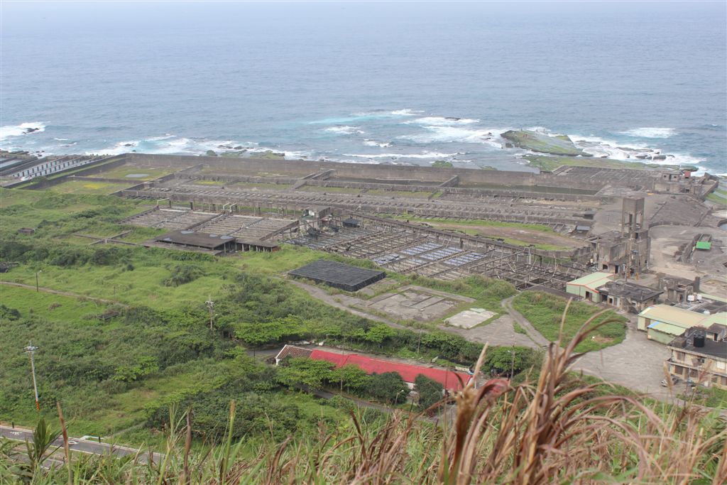 這就是愚蠢的人類糟蹋留下的海景!曾經是九孔養殖勝地!