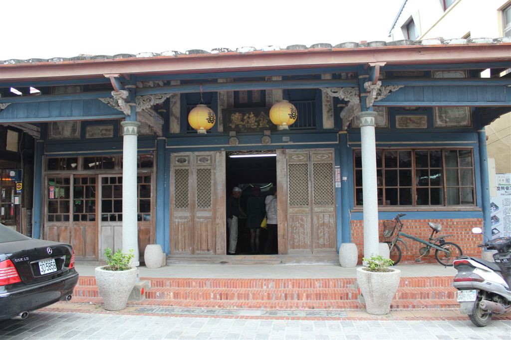 建物係乾隆年間建於鹿草鄉頂潭村，原始為林家祖厝，1910年賣給許家，拆遷至菁寮庄，許家就地又轉賣給阮家，前後有250年歷史。