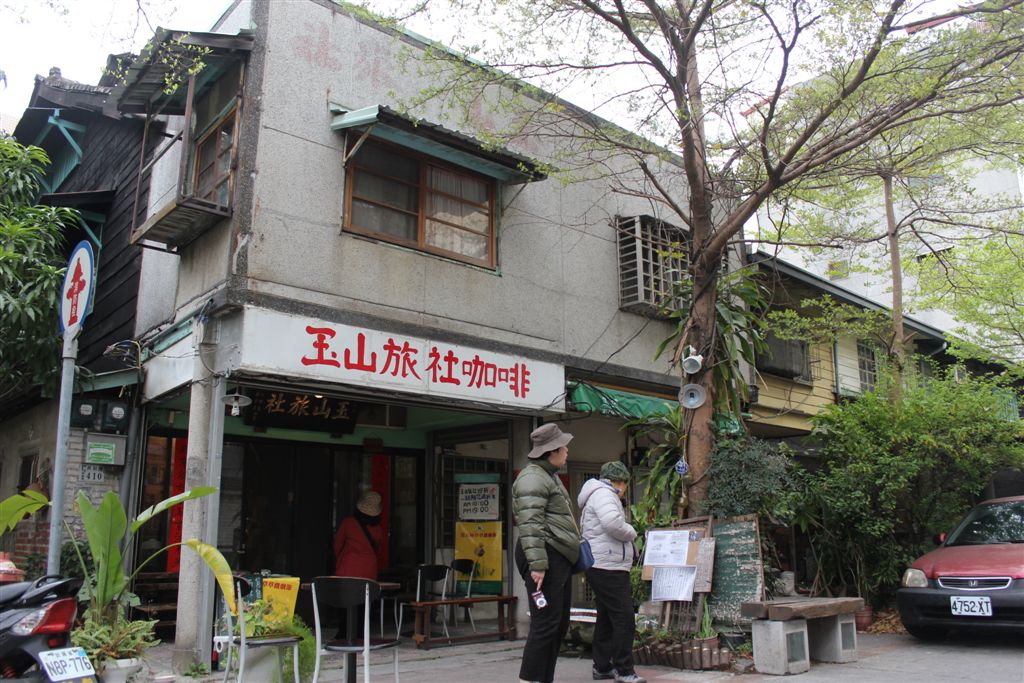 這個街角及商招是否喚起您模糊的記憶?