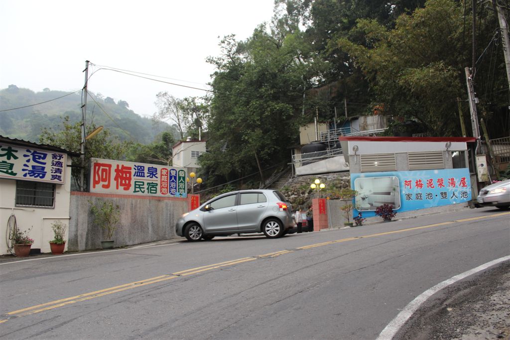 此家據說道地，雙人一室400元，但已不提供住宿!