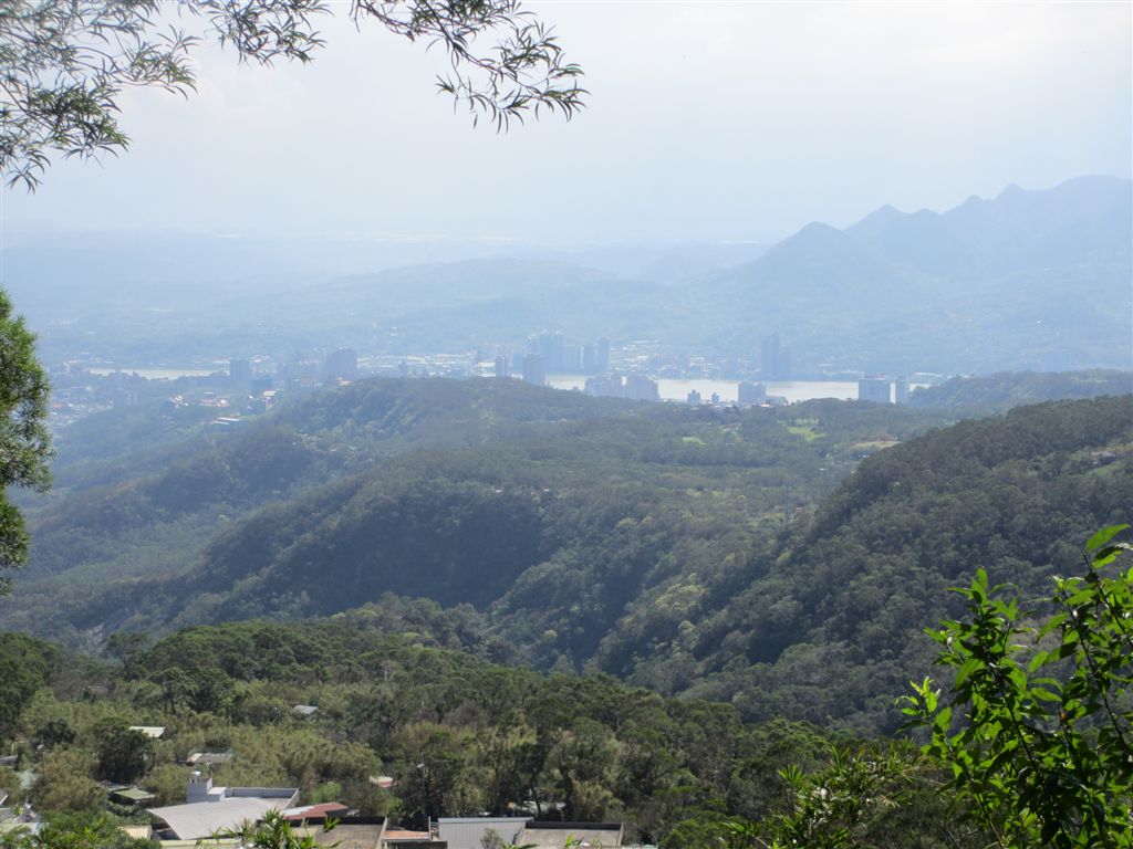 將近北投清天宮後山望向關渡台地