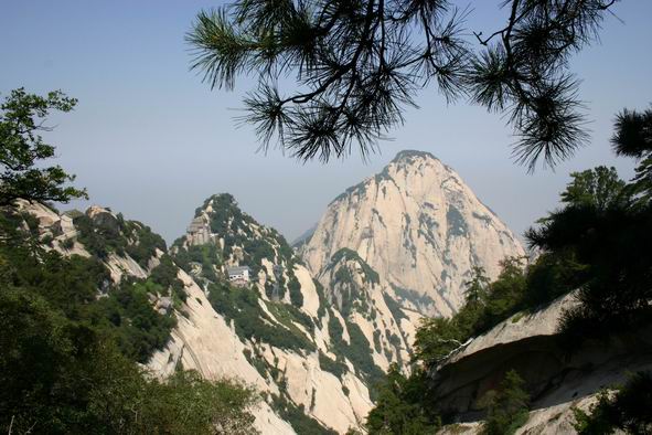 華山雄姿