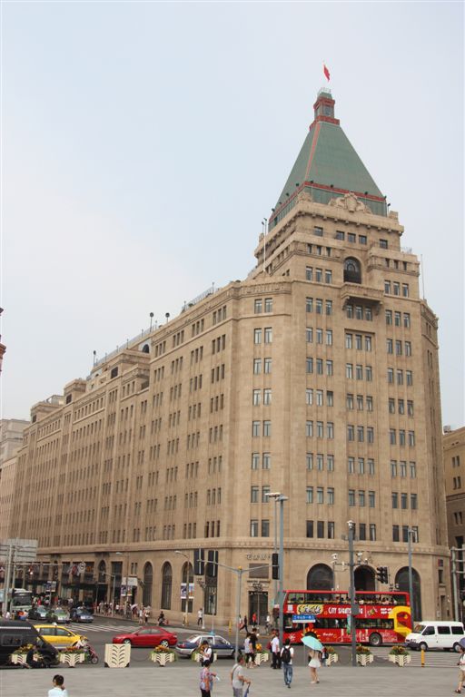 和平飯店，裝飾藝術派風格，始建1929年，原為沙遜大廈。