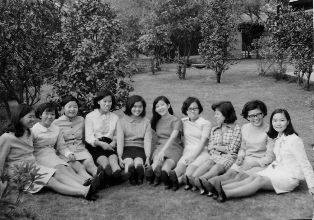 右一為楊愛蘭，右二許植英